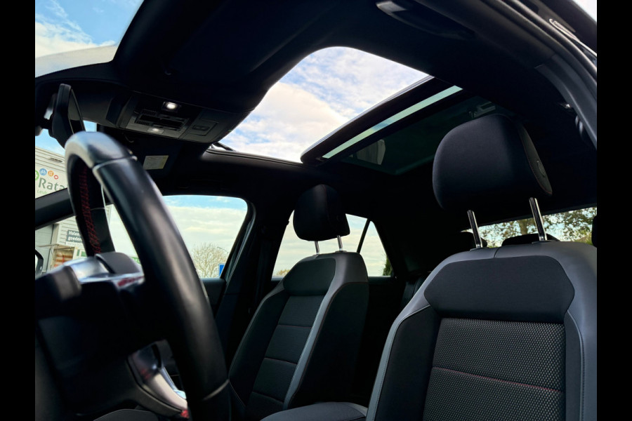 Volkswagen T-Roc 1.5 TSI Sport - Automaat - Pano/schuifdak - Navi - Parkeerhulp
