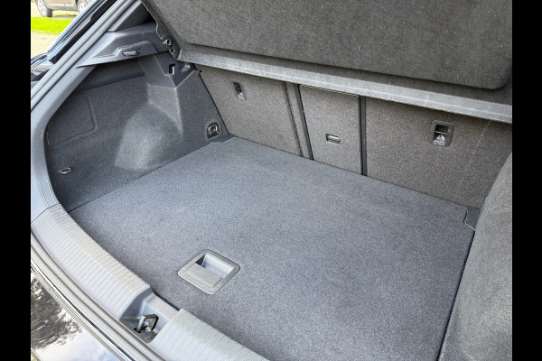 Volkswagen T-Roc 1.5 TSI Sport - Automaat - Pano/schuifdak - Navi - Parkeerhulp