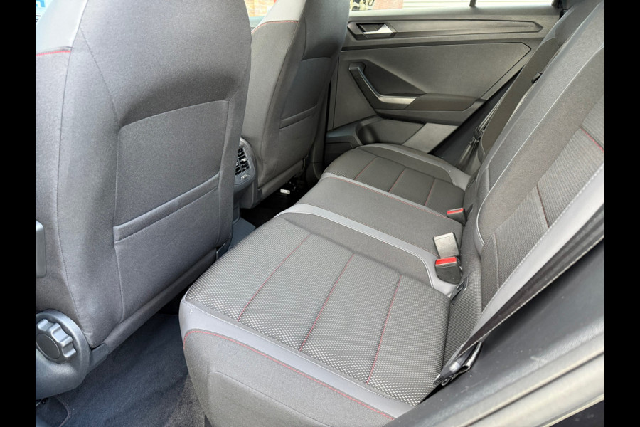 Volkswagen T-Roc 1.5 TSI Sport - Automaat - Pano/schuifdak - Navi - Parkeerhulp