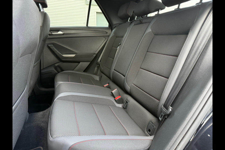 Volkswagen T-Roc 1.5 TSI Sport - Automaat - Pano/schuifdak - Navi - Parkeerhulp