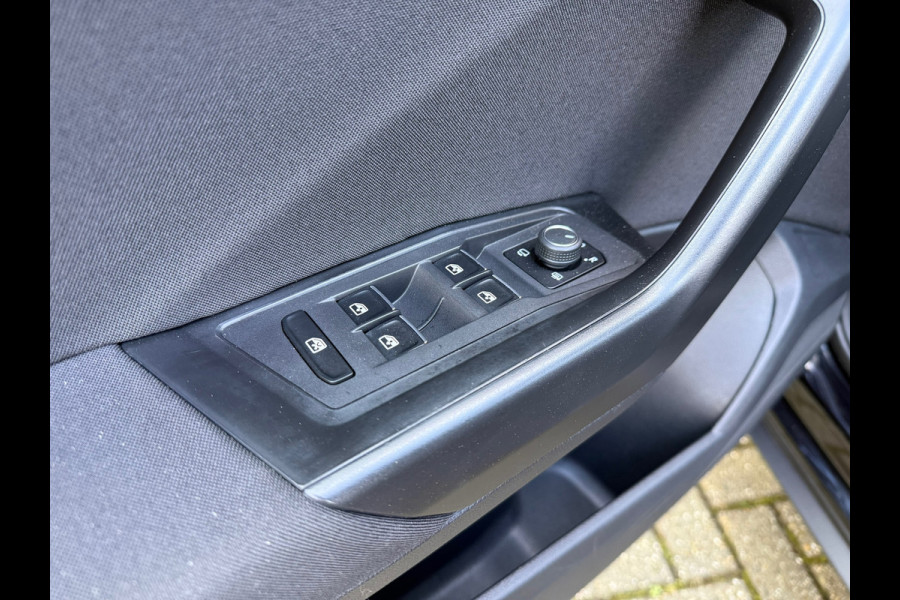 Volkswagen T-Roc 1.5 TSI Sport - Automaat - Pano/schuifdak - Navi - Parkeerhulp