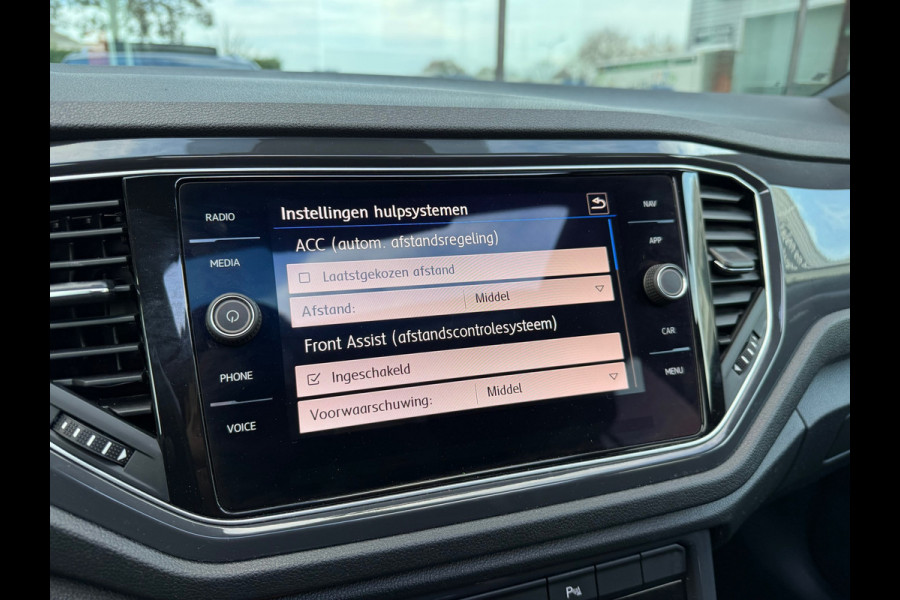 Volkswagen T-Roc 1.5 TSI Sport - Automaat - Pano/schuifdak - Navi - Parkeerhulp