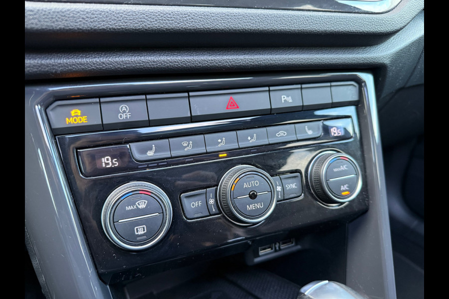 Volkswagen T-Roc 1.5 TSI Sport - Automaat - Pano/schuifdak - Navi - Parkeerhulp