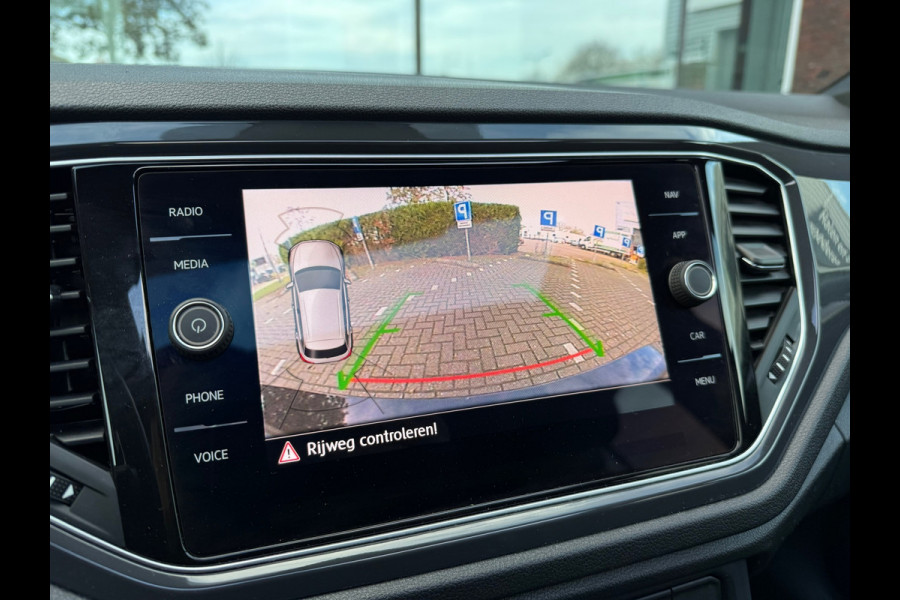 Volkswagen T-Roc 1.5 TSI Sport - Automaat - Pano/schuifdak - Navi - Parkeerhulp