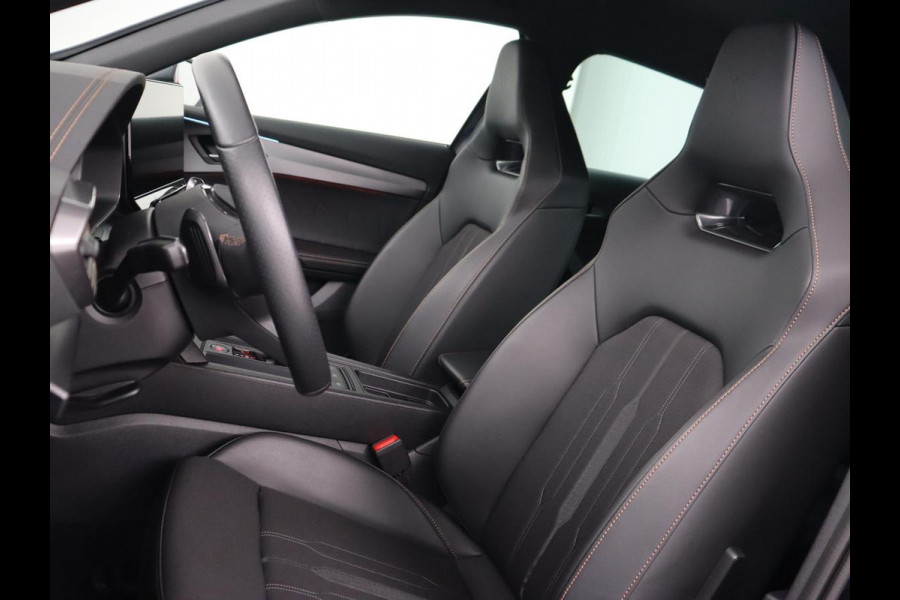 CUPRA Formentor 1.4 eHybrid VZ | 245pk | Stoelverwarming | Camera | Adaptive cruise | Sfeerverlichting | Navigatie | Keyless | 19'' | Stuurverwarming | Full LED | Sportstoelen | PHEV | Plug In