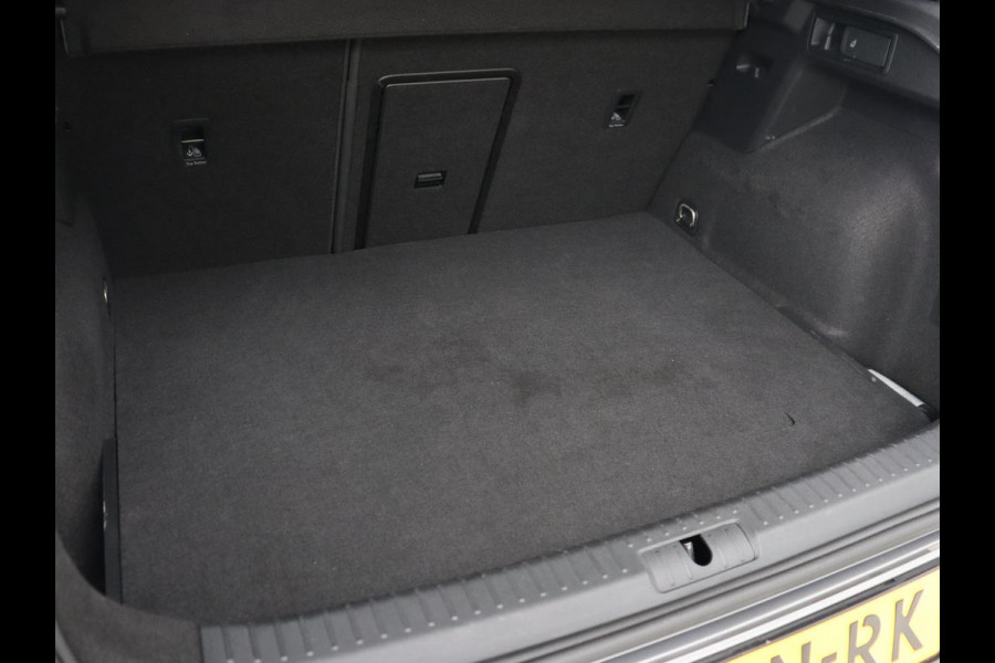 CUPRA Formentor 1.4 eHybrid VZ | 245pk | Stoelverwarming | Camera | Adaptive cruise | Sfeerverlichting | Navigatie | Keyless | 19'' | Stuurverwarming | Full LED | Sportstoelen | PHEV | Plug In