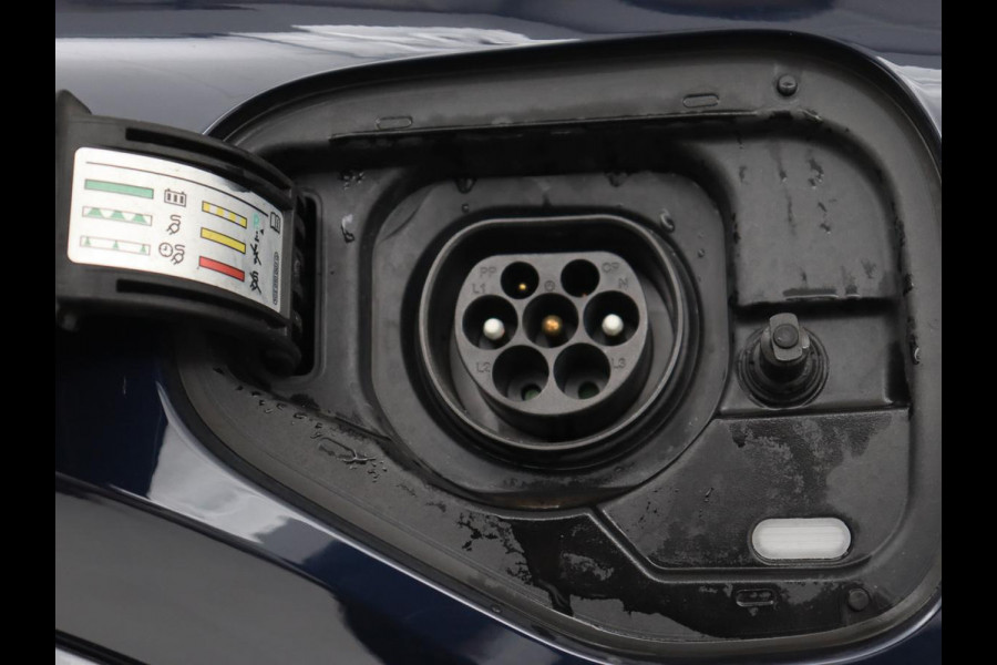 CUPRA Formentor 1.4 eHybrid VZ | 245pk | Stoelverwarming | Camera | Adaptive cruise | Sfeerverlichting | Navigatie | Keyless | 19'' | Stuurverwarming | Full LED | Sportstoelen | PHEV | Plug In