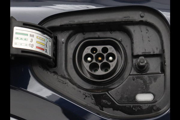 CUPRA Formentor 1.4 eHybrid VZ | 245pk | Stoelverwarming | Camera | Adaptive cruise | Sfeerverlichting | Navigatie | Keyless | 19'' | Stuurverwarming | Full LED | Sportstoelen | PHEV | Plug In