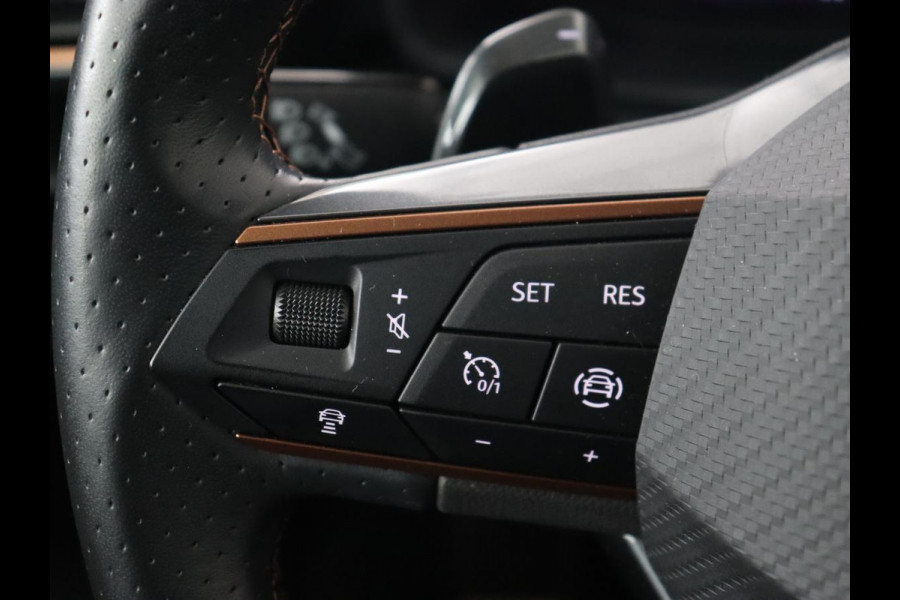 CUPRA Formentor 1.4 eHybrid VZ | 245pk | Stoelverwarming | Camera | Adaptive cruise | Sfeerverlichting | Navigatie | Keyless | 19'' | Stuurverwarming | Full LED | Sportstoelen | PHEV | Plug In