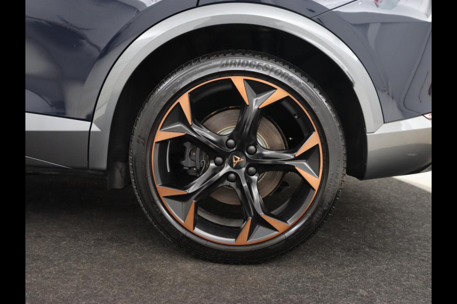 CUPRA Formentor 1.4 eHybrid VZ | 245pk | Stoelverwarming | Camera | Adaptive cruise | Sfeerverlichting | Navigatie | Keyless | 19'' | Stuurverwarming | Full LED | Sportstoelen | PHEV | Plug In