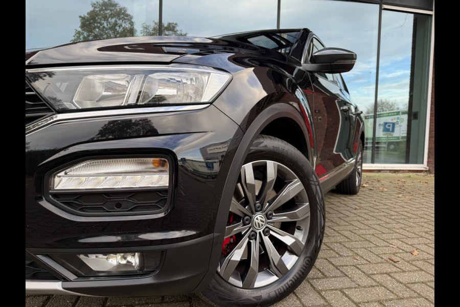 Volkswagen T-Roc 1.5 TSI Sport - Automaat - Pano/schuifdak - Navi - Parkeerhulp