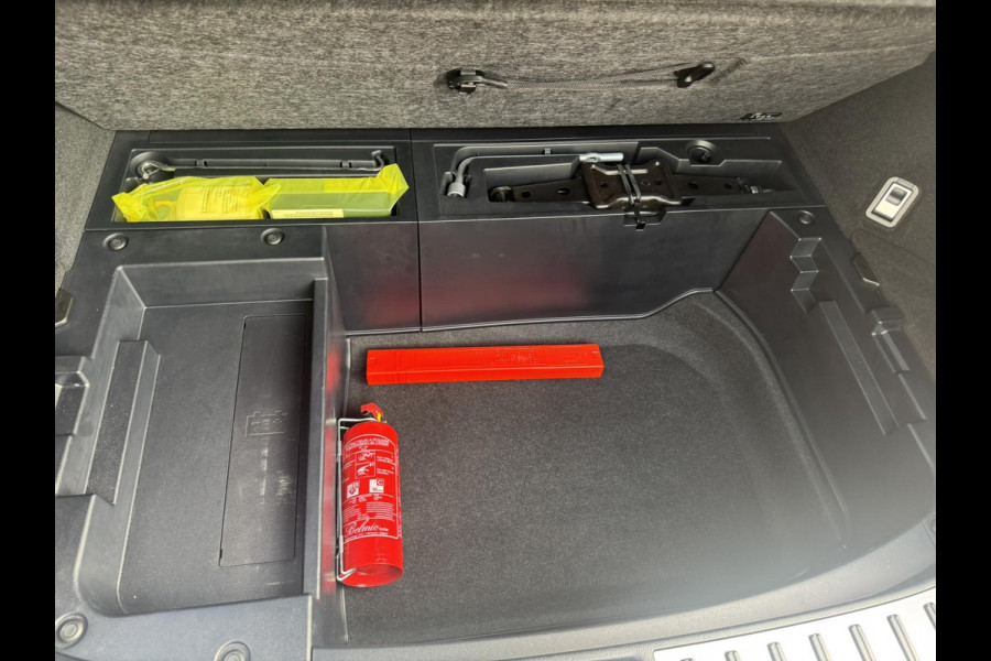 Lexus NX 300h AWD Luxury Line Trekhaak DAB Camera Navigatie Led Lane assist