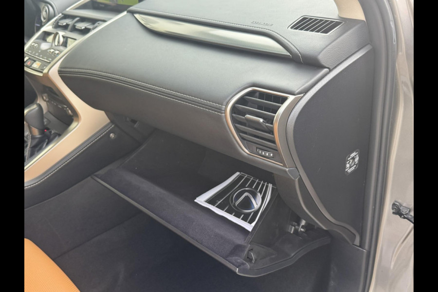 Lexus NX 300h AWD Luxury Line Trekhaak DAB Camera Navigatie Led Lane assist