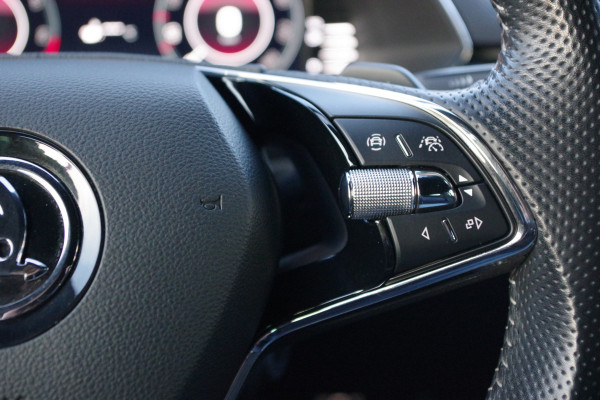 Škoda Superb Combi 1.4 TSI iV 218 PK Sportline BNS PHEV, 4 x Stoelverwarming, 360 Camera, DCC,