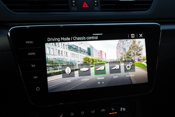 Škoda Superb Combi 1.4 TSI iV 218 PK Sportline BNS PHEV, 4 x Stoelverwarming, 360 Camera, DCC,