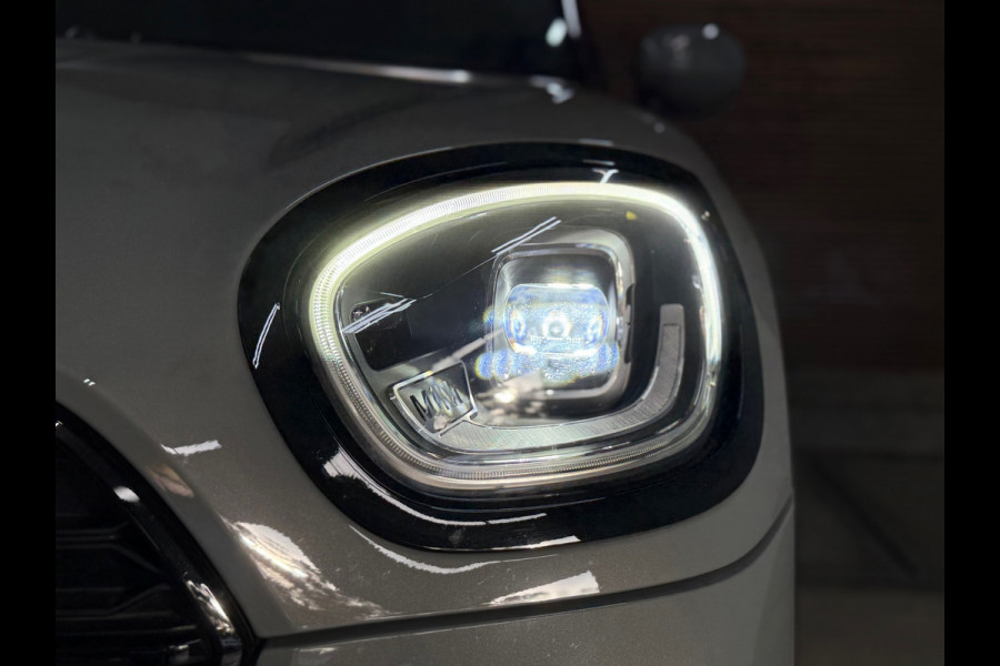 MINI Countryman 2.0 Cooper S E ALL4 | Pano | Sportstoelen | LED | Camera | 18inch | Privacy Glass | Navi