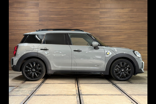 MINI Countryman 2.0 Cooper S E ALL4 | Pano | Sportstoelen | LED | Camera | 18inch | Privacy Glass | Navi