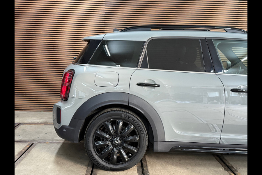 MINI Countryman 2.0 Cooper S E ALL4 | Pano | Sportstoelen | LED | Camera | 18inch | Privacy Glass | Navi