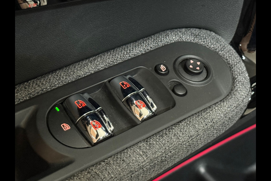 MINI Countryman 2.0 Cooper S E ALL4 | Pano | Sportstoelen | LED | Camera | 18inch | Privacy Glass | Navi