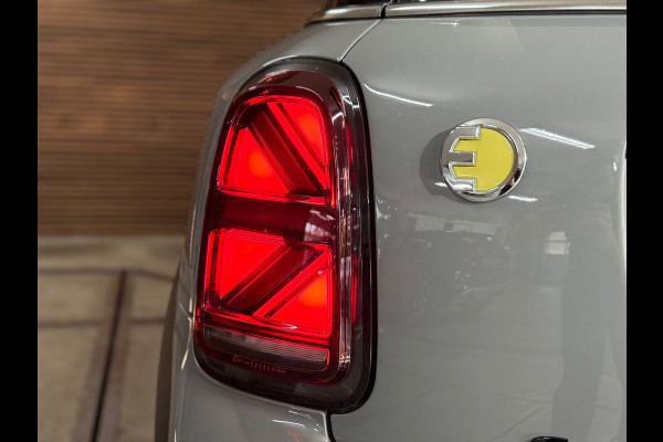 MINI Countryman 2.0 Cooper S E ALL4 | Pano | Sportstoelen | LED | Camera | 18inch | Privacy Glass | Navi