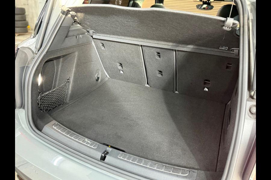 MINI Countryman 2.0 Cooper S E ALL4 | Pano | Sportstoelen | LED | Camera | 18inch | Privacy Glass | Navi