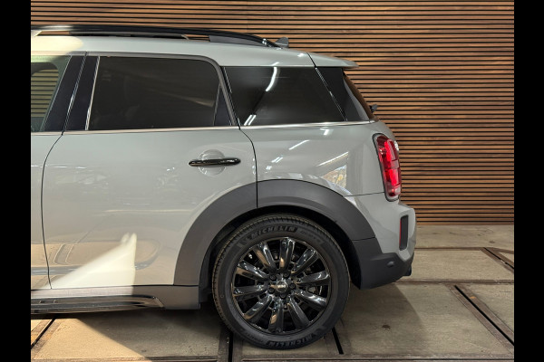 MINI Countryman 2.0 Cooper S E ALL4 | Pano | Sportstoelen | LED | Camera | 18inch | Privacy Glass | Navi