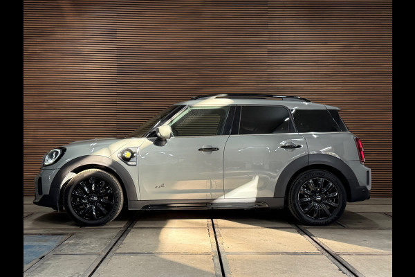 MINI Countryman 2.0 Cooper S E ALL4 | Pano | Sportstoelen | LED | Camera | 18inch | Privacy Glass | Navi
