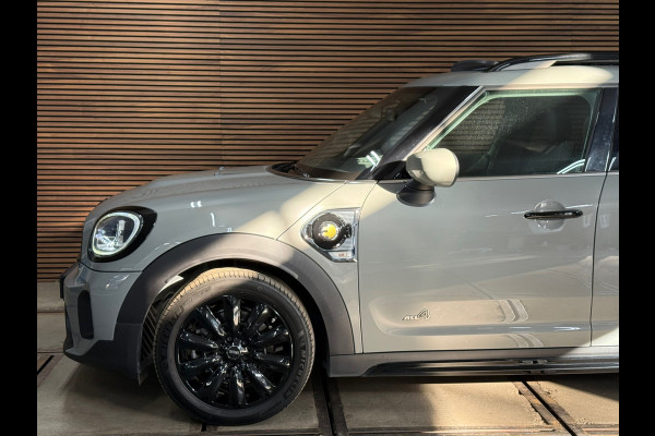 MINI Countryman 2.0 Cooper S E ALL4 | Pano | Sportstoelen | LED | Camera | 18inch | Privacy Glass | Navi