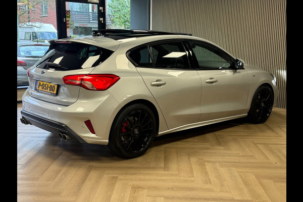 Ford Focus 1.0 EcoBoost ST Line PANO NAVI PDC LED B&O SOUND KEYLESS PDC V+A
