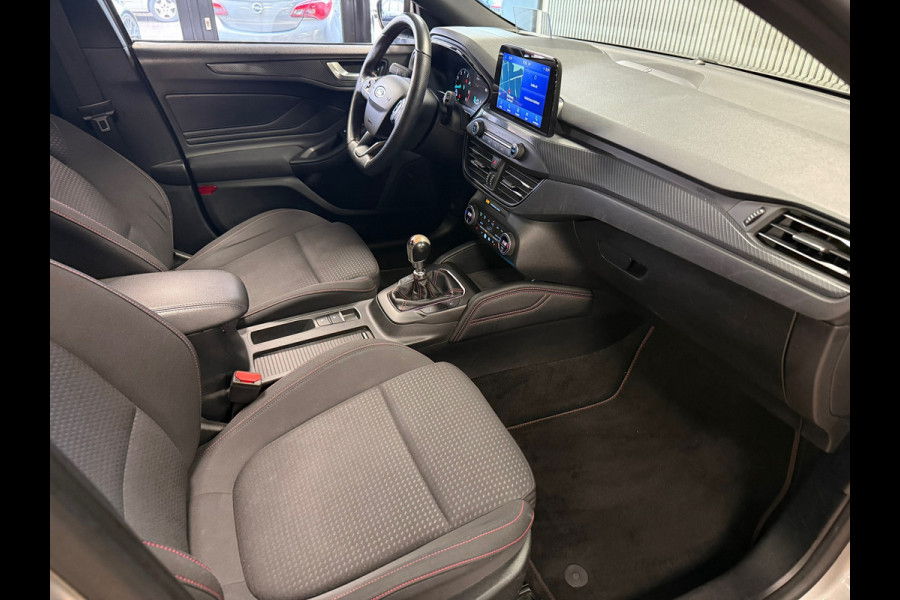 Ford Focus 1.0 EcoBoost ST Line PANO NAVI PDC LED B&O SOUND KEYLESS PDC V+A