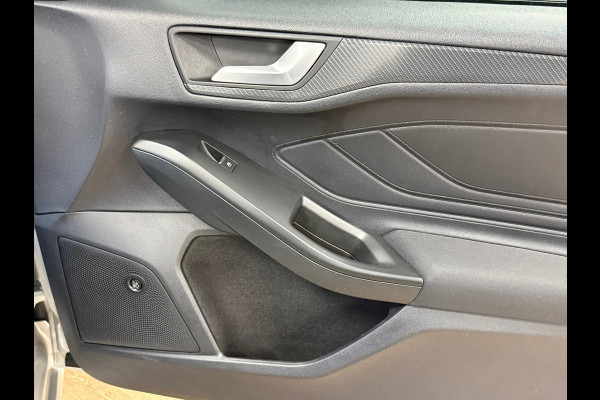 Ford Focus 1.0 EcoBoost ST Line PANO NAVI PDC LED B&O SOUND KEYLESS PDC V+A