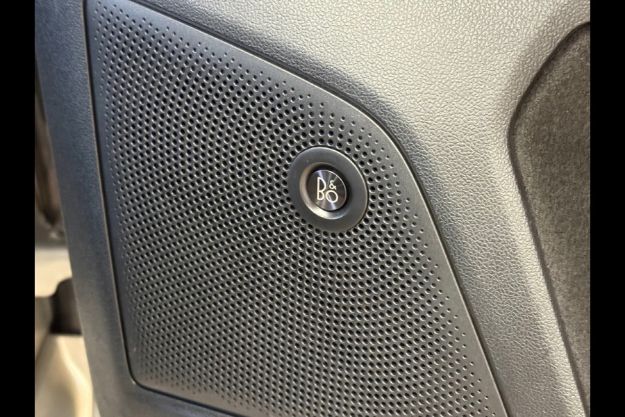 Ford Focus 1.0 EcoBoost ST Line PANO NAVI PDC LED B&O SOUND KEYLESS PDC V+A