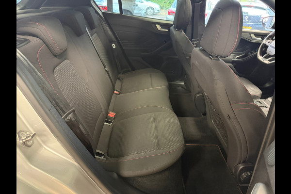 Ford Focus 1.0 EcoBoost ST Line PANO NAVI PDC LED B&O SOUND KEYLESS PDC V+A
