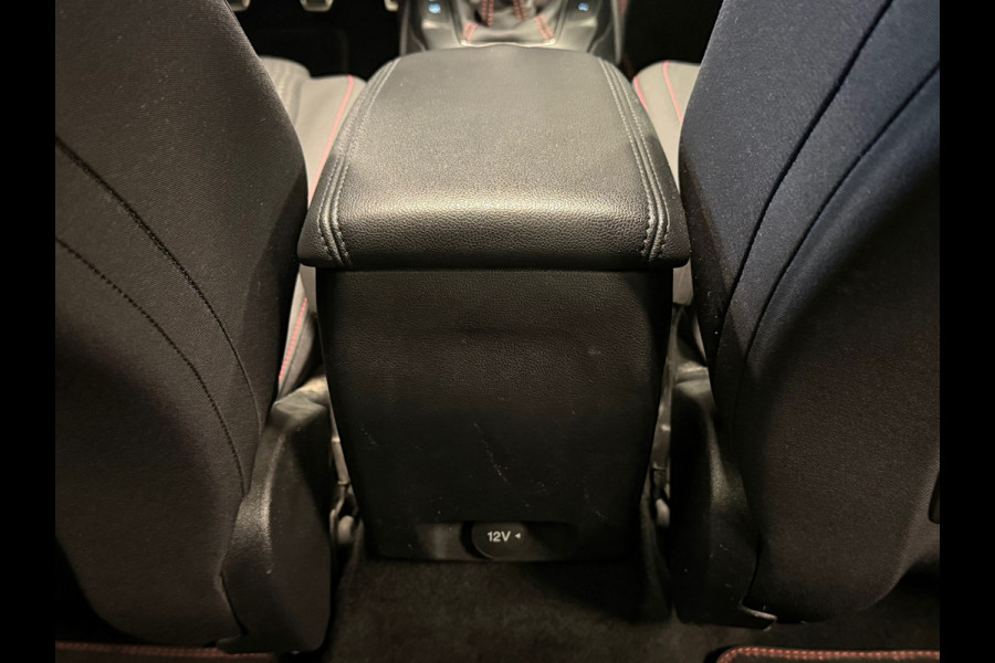 Ford Focus 1.0 EcoBoost ST Line PANO NAVI PDC LED B&O SOUND KEYLESS PDC V+A