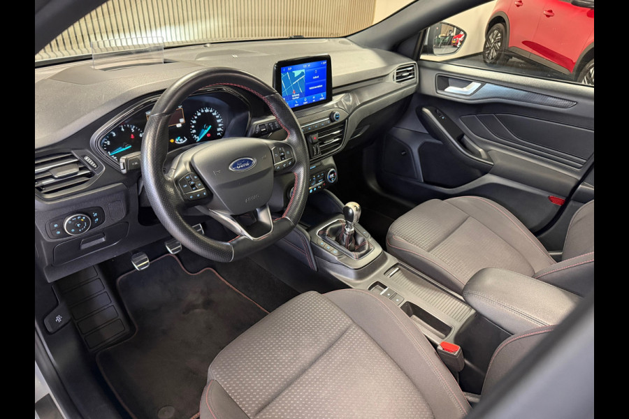 Ford Focus 1.0 EcoBoost ST Line PANO NAVI PDC LED B&O SOUND KEYLESS PDC V+A