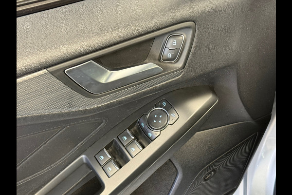 Ford Focus 1.0 EcoBoost ST Line PANO NAVI PDC LED B&O SOUND KEYLESS PDC V+A