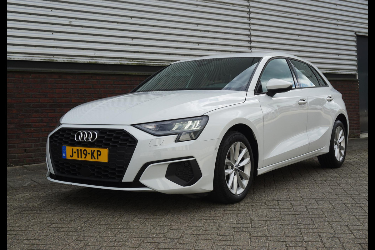 Audi A3 Sportback 35 TFSI150PK/Digitaal Dashboard/Camera/Automatisch inparkeer hulpsysteem.