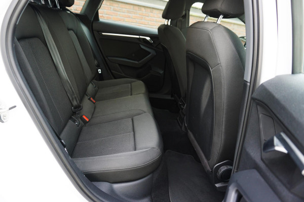 Audi A3 Sportback 35 TFSI150PK/Digitaal Dashboard/Camera/Automatisch inparkeer hulpsysteem.