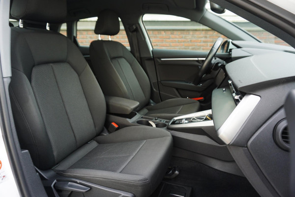 Audi A3 Sportback 35 TFSI150PK/Digitaal Dashboard/Camera/Automatisch inparkeer hulpsysteem.