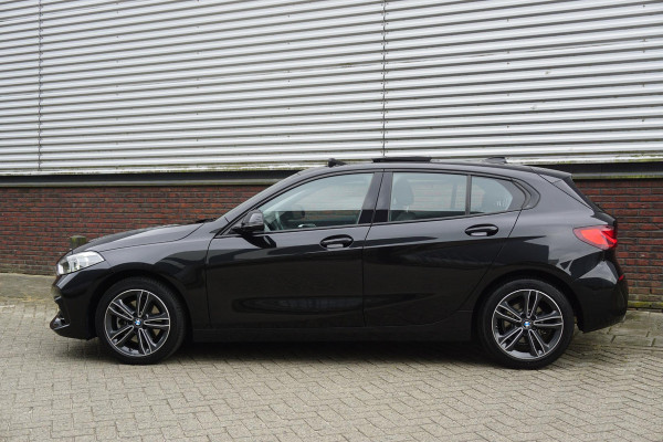 BMW 1-serie 118i 140PK Sport-line/Panodak/Camera/ParkingPack/ Dealeronderhouden.