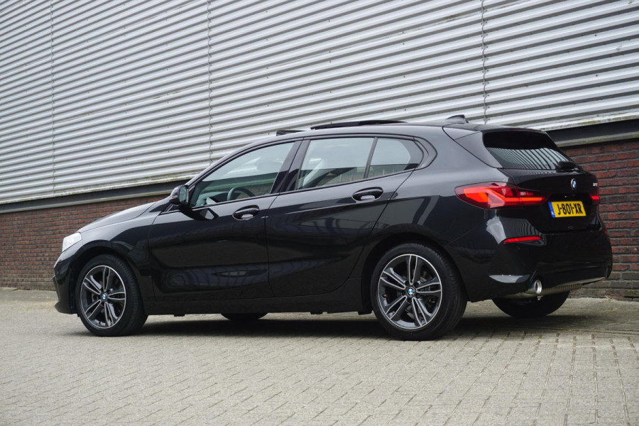 BMW 1-serie 118i 140PK Sport-line/Panodak/Camera/ParkingPack/ Dealeronderhouden.