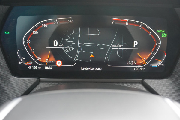 BMW 1-serie 118i 140PK Sport-line/Panodak/Camera/ParkingPack/ Dealeronderhouden.