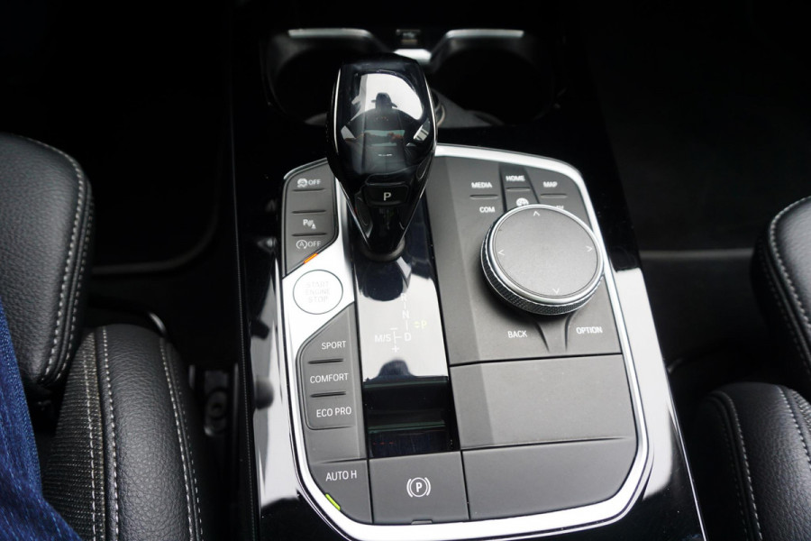 BMW 1-serie 118i 140PK Sport-line/Panodak/Camera/ParkingPack/ Dealeronderhouden.