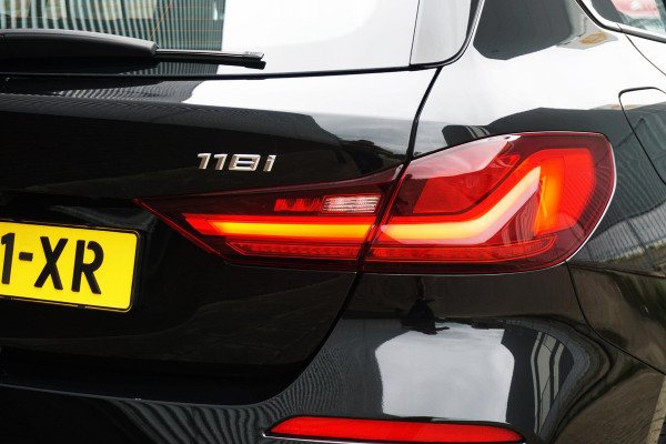 BMW 1-serie 118i 140PK Sport-line/Panodak/Camera/ParkingPack/ Dealeronderhouden.