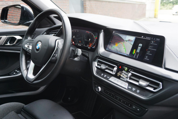 BMW 1-serie 118i 140PK Sport-line/Panodak/Camera/ParkingPack/ Dealeronderhouden.
