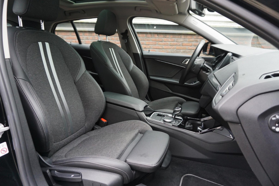 BMW 1-serie 118i 140PK Sport-line/Panodak/Camera/ParkingPack/ Dealeronderhouden.