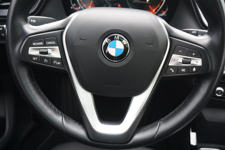 BMW 1-serie 118i 140PK Sport-line/Panodak/Camera/ParkingPack/ Dealeronderhouden.
