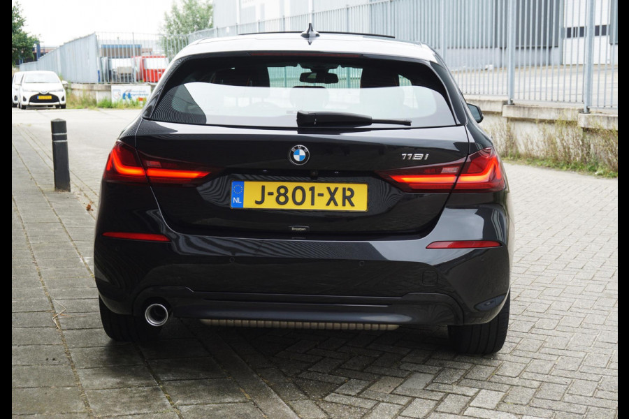 BMW 1-serie 118i 140PK Sport-line/Panodak/Camera/ParkingPack/ Dealeronderhouden.