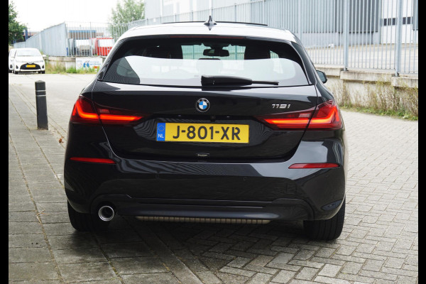 BMW 1-serie 118i 140PK Sport-line/Panodak/Camera/ParkingPack/ Dealeronderhouden.