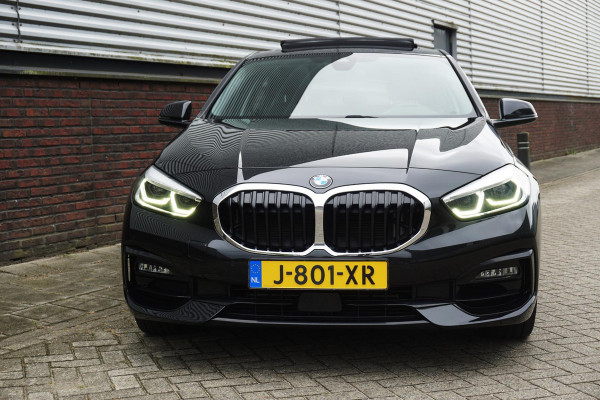 BMW 1-serie 118i 140PK Sport-line/Panodak/Camera/ParkingPack/ Dealeronderhouden.